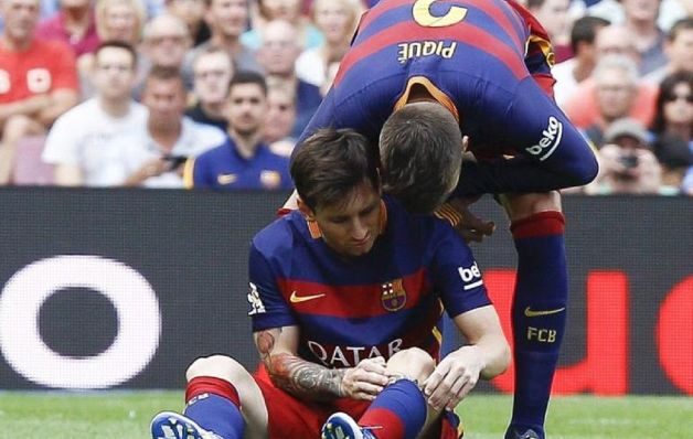 Messi viene de una lesión de los ligamentos en la rodilla.  / Archivo