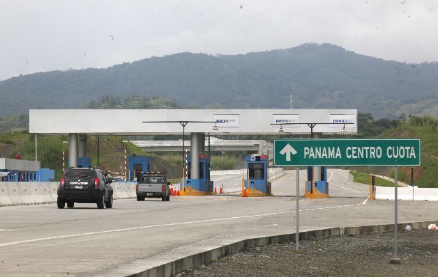 Camioneros se quejan de altas tarifas en nuevo tramo del corredor