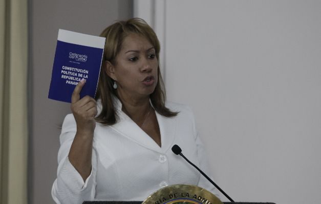Ana Zita Rowe, aspirante a la Corte, prometió no aceptar presiones del Ejecutivo ni del poder económico. / Víctor Arosemena