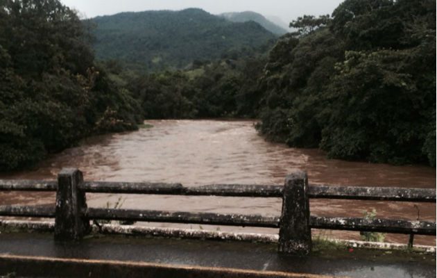 El río Piedra el agua aumentó al máximo nivel. /  Foto: Delfia Cortez