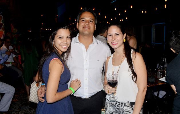 5. Cristina de Duque, Carlos Duque y Michell Benedetti.