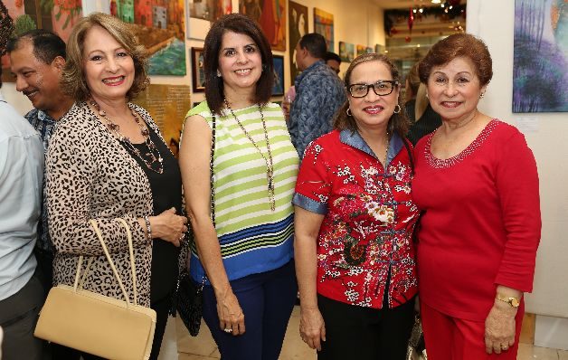 3. Myrna Castillero, Xenia Barría, Diana Young y Ligia Velarde. 