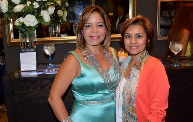 6.   Anyvonne Poveda y  Marisela Vázquez. 