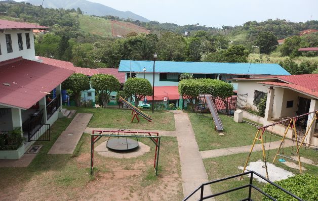 Este es uno de los tantos hogares donde albergan a niños.  / Archivo