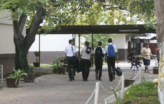 Entre el 20 y 23 de diciembre se estarán celebrando el resto de las graduaciones para los otros tres colegios.  / Archivo