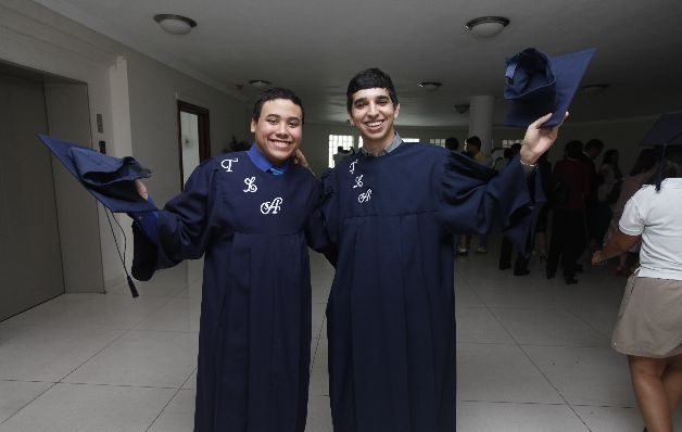 3. Carlos Arjona y Luis Solano. 