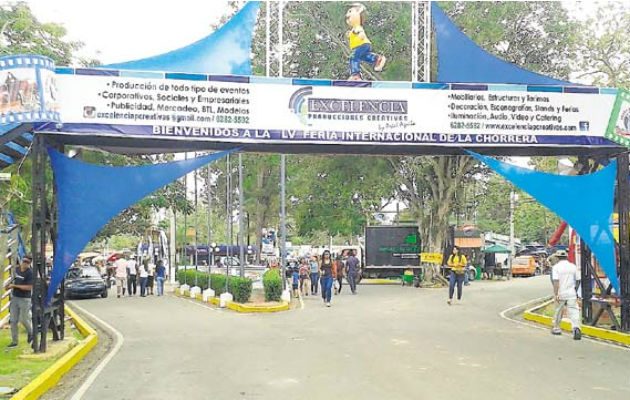 La feria de La Chorrera reúne a miles de visitantes.  
