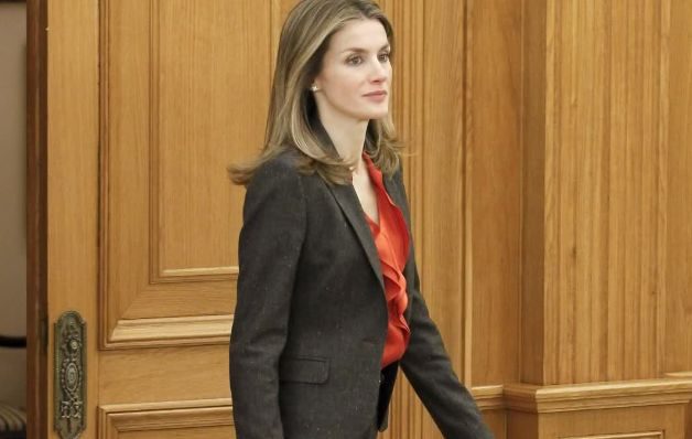 ’Business’ formal - Se aplica a las reuniones especiales de trabajo. La sugerencia para las mujeres se basa en prendas sastre o ‘tailored’.