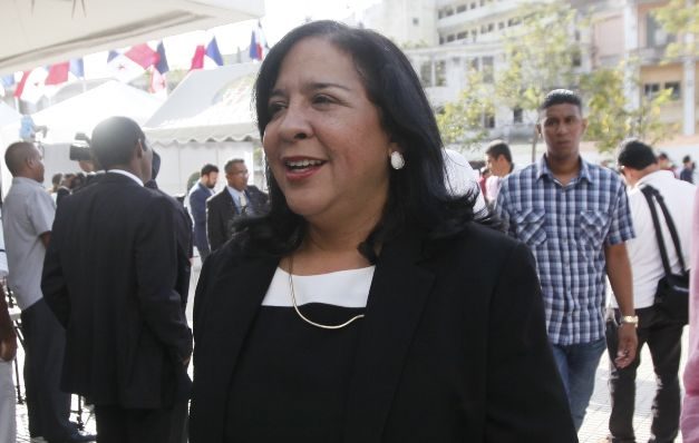 Los dirigentes magisteriales consideran que la ministra de Educación, Marcela Paredes de Vásquez, debió actuar más rápido.  / Archivo 