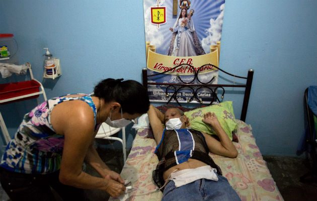 Los enfermos pasan muchas dificultades para cumplir con sus tratamientos. FOTO/AP