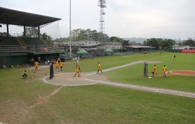 El estadio  no tenía las comodidades necesarias para peloteros, funcionarios y aficionados.  / Cortesía