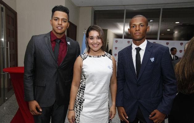 3. Héctor Atencio, Lorena Gálvez y Maykell Ramos. 