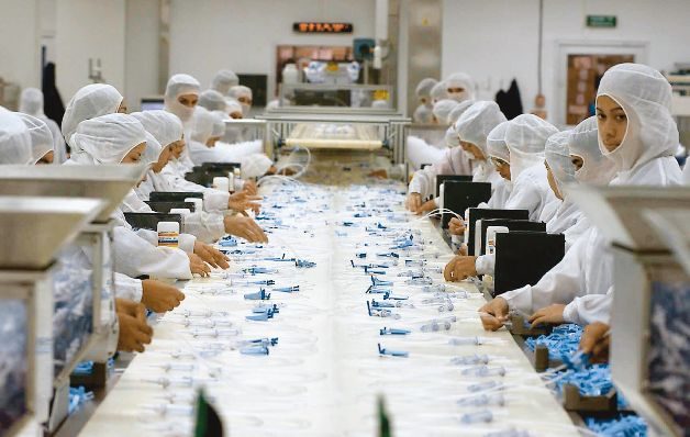  Costa Rica, del dominio de la manufactura a la cabeza   de los  servicios en la región 