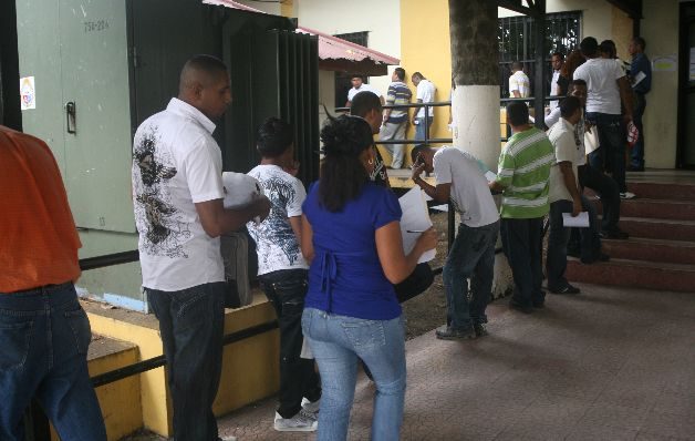 Con el sistema de Panamá tramita se puede obtener el récord policivo por internet, y busca reducir las largas filas en la DIJ, de personas que llega a buscar este documento.  / Archivo