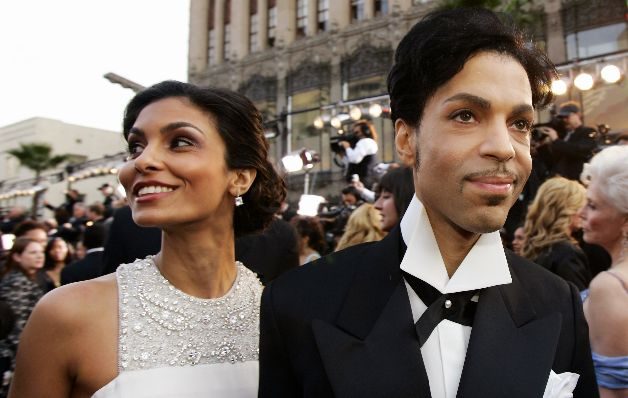 Manuela Testolini trabajaba en la fundación de beneficencia del cantante y era una fan confesa, pero tras la boda creó una empresa propia. 