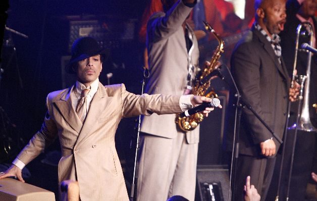 "En un mundo blanco y negro, lo que quiero es que se me juzgue en base a la calidad de mi trabajo, y no en lo que diga, tampoco en lo que la gente diga que soy, ni mucho menos por el color de mi piel", Prince.  