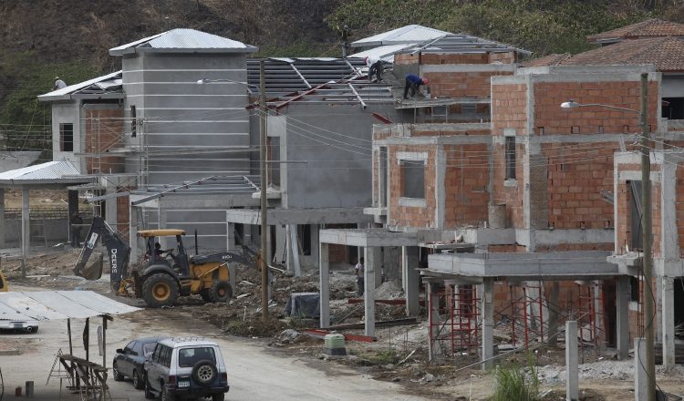 La inversión en obras residenciales creció durante los dos primeros meses del año en curso 32.6%. Archivo