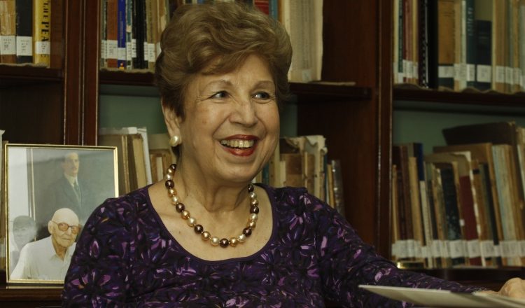 Gloria Guardia. Autora de  "El último juego", "Cartas Apócrifas", "El jardín de las cenizas" y "En el corazón de la noche". /Archivo