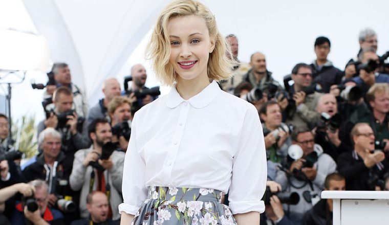 Se ven hermosas por dentro con faldas de estampados a la rodilla.