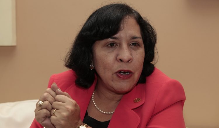 La ministra de Educación es la tercera peor evaluada. /Foto Archivo