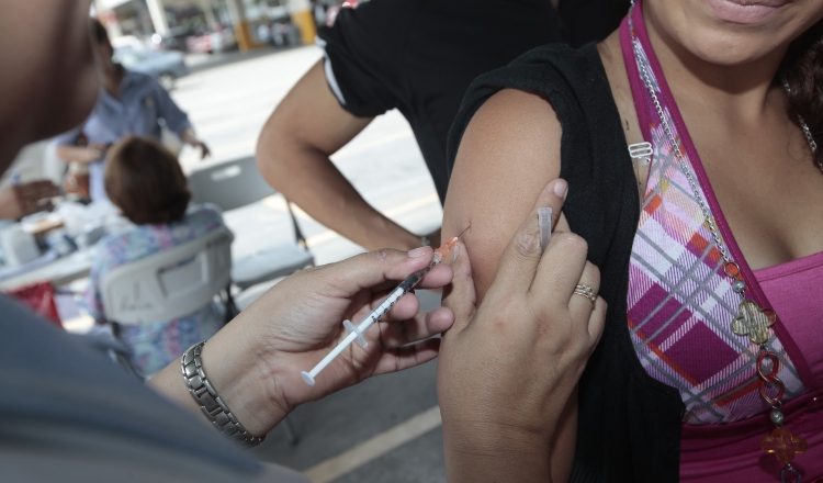 Las vacunas contra el A (H1N1) son gratis en centros de salud. /Foto Archivo