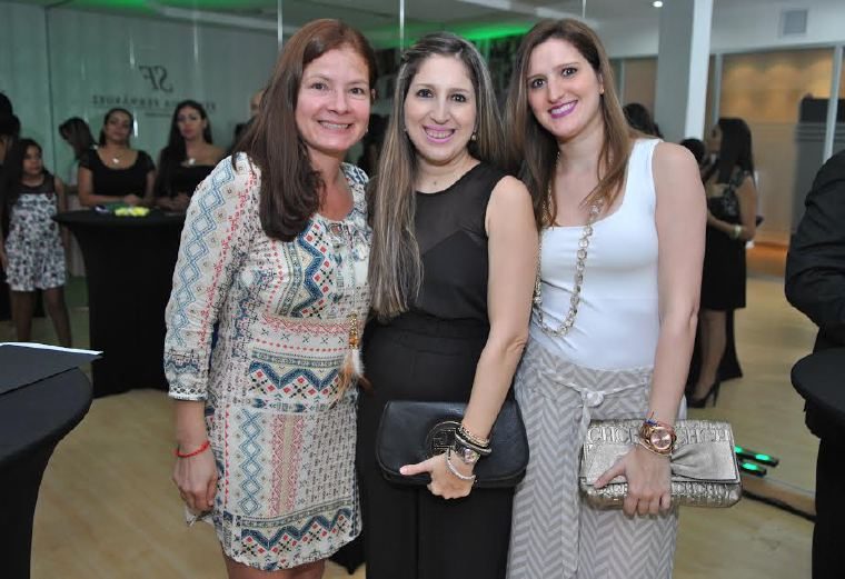 5. Mary Castro, Valeria Luti y Vania Luti.