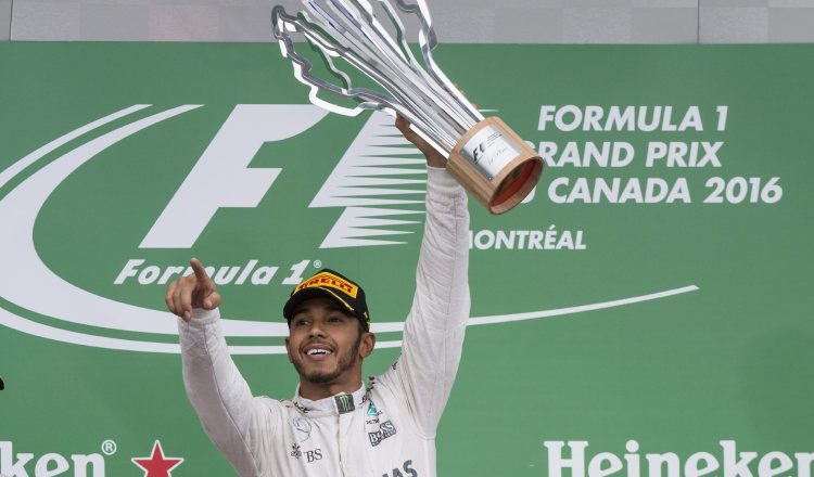 Hamilton celebra su triunfo en Canadá. /Foto EFE