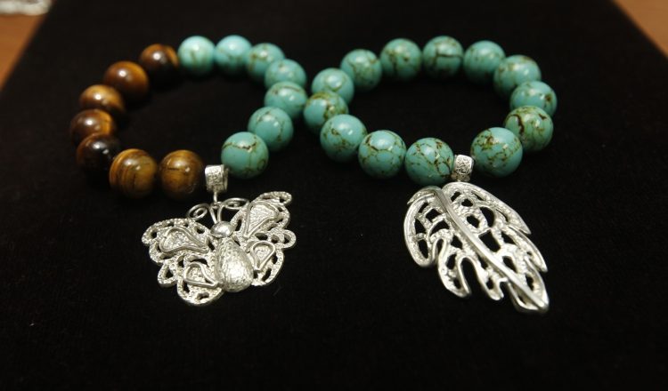 Algunas de las hermosas joyas que se exhibirán y venderán en la Casa Museo del Banco Nacional. /Foto Aurelio Herrera Suira.