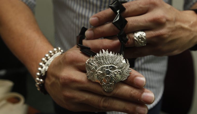 Son piezas trabajadas en plata. Ley 925, destacó.