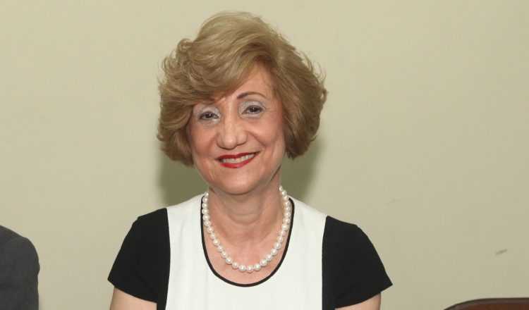 Rose Marie Tapia. Su próxima  novela es una biografía fragmentada de su  madre: Rosa María Rodríguez de Tapia, educadora. /Foto Archivo.