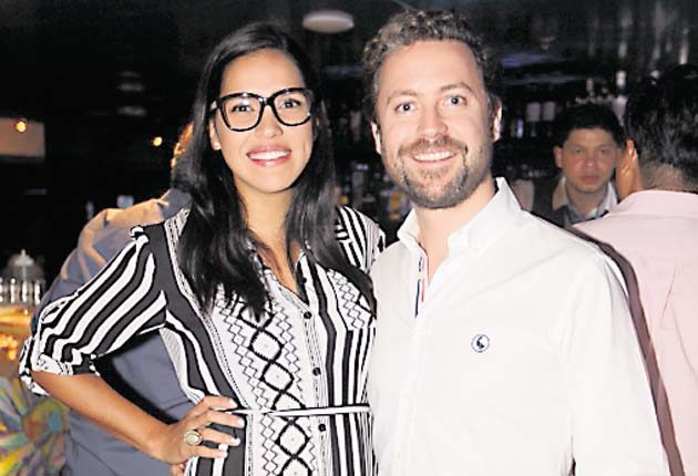 7. Bárbara Dutary y Juan Erburu.