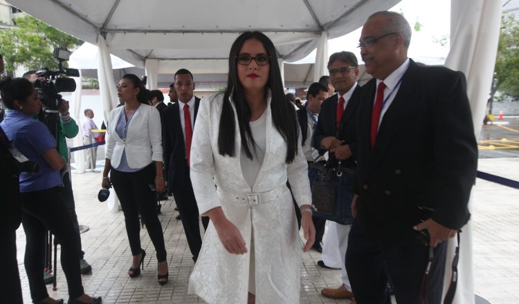 A la diputada le correspondió postular a su copartidario Jaime Pedrol, para la presidencia de la Asamblea, no sin antes, dar un fuerte discurso contra el gobierno de Juan Carlos Varela y los disidentes de su partido político. /Foto Edwin González