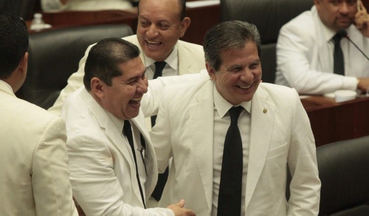 Rubén De León llega a la presidencia de la Asamblea, por iniciativa de un grupo de diputados del PRD, con el apoyo del Panameñista. /Foto Víctor Arosemena