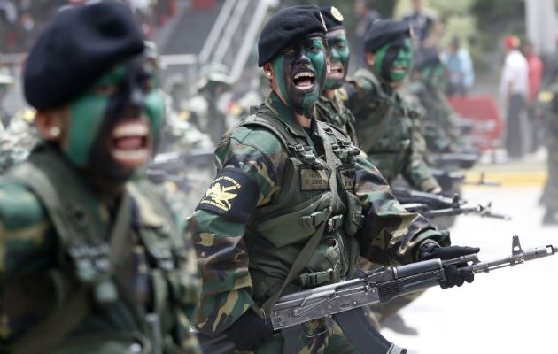 Desfile militar en Venezuela por el día de la independencia. FOTO/AP