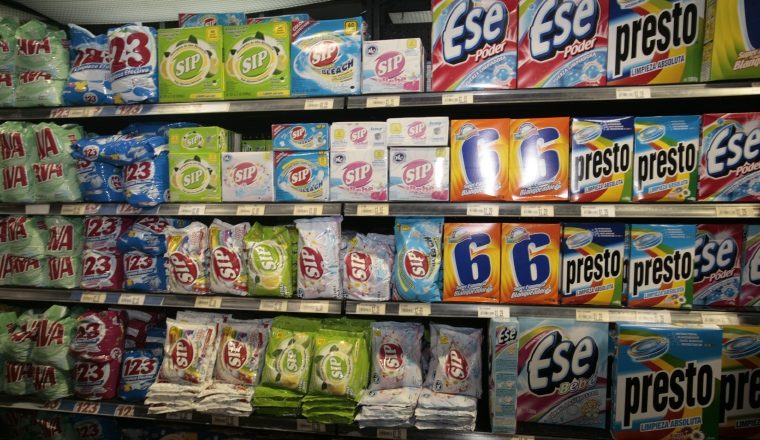 Variedades: El jabón es un producto que sirve para la higiene personal y para lavar determinados objetos. Se puede encontrar en pastilla, en polvo, en crema o en líquido.