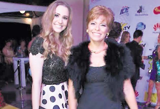 7. Sabrina Mucaxi y Laura Ospino.