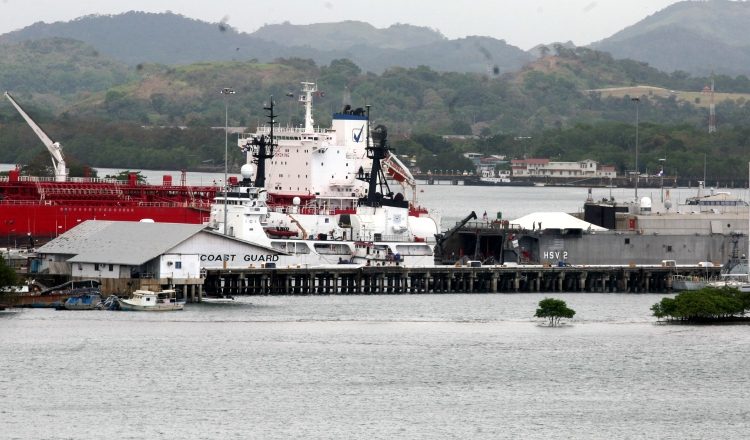 Juliao,  actualmente, tramita la construcción de planta de recepción y tratamiento de aguas oleosas en el Puerto de Rodman. /Foto Archivo