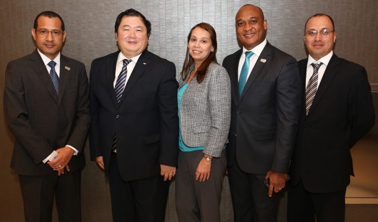 1. Ernesto Espino, Ramiro Wong, Mónica Muschett, Marlon Foster y Abdy Sanjur.