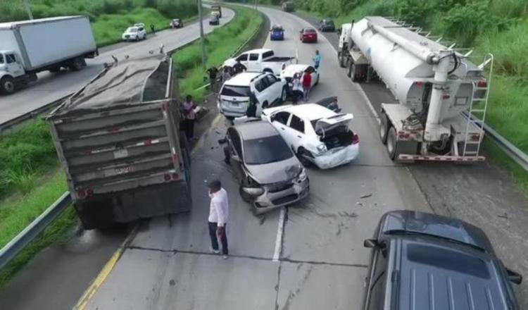 Se estudia un tercer carril de la vía Centenario a la altura de la loma del estadio Rod Carew. Archivo 