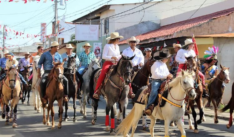 La medida incluye cabalgatas y competencias de lazo, muy comunes en la región herrerana. /Foto Thays Domínguez 