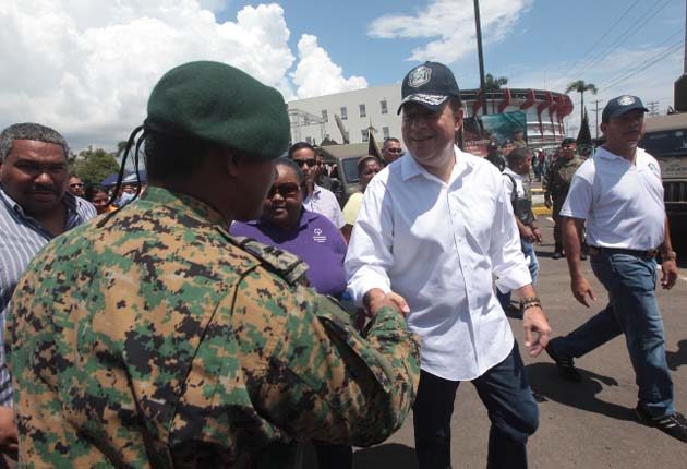 El presidente Juan Carlos Varela se ha enfocado en fortalecer a los uniformados con cargos e incentivos económicos.   