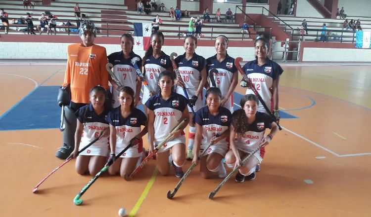 Kersthy Stephanie Montenegro B. (#10) junto a sus compañeras. /Foto CORTESÍA