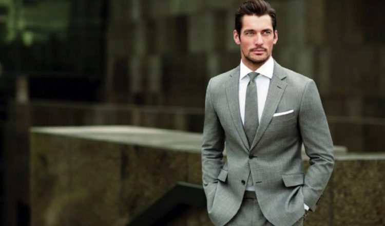 Los vestidos en tonos claros y tonos medios siempre son los más indicados para el día. /Foto Archivo