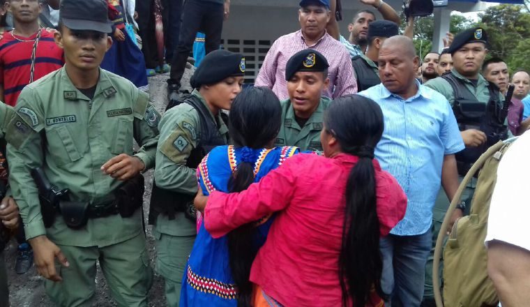 Una dama indígena resultó lesionada.