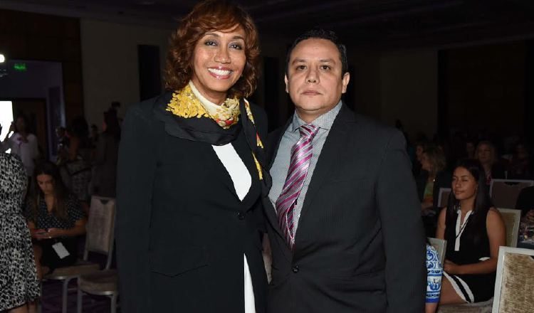 1. Olga Sinclair y Uriel Naum Ávila.