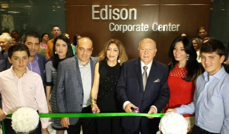 El novedoso edificio Edison Corporate Center es la nueva sede de las oficinas administrativas de Inmobiliaria Pacific Hills y se encuentra sobre la Vía Transístmica a la altura del colegio La Salle céntricamente ubicado y de fácil acceso, todo lo que necesita una oficina o negocio en un solo y moderno complejo corporativo. Dicha inmobiliaria cuenta con más de 3,500 soluciones de vivienda y oficinas entregados a la fecha. AC295824