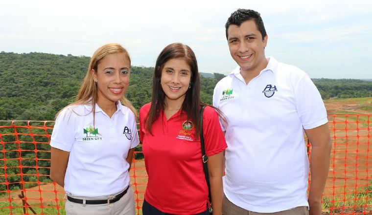 3. Hellen Barsallo, Sharmila Green y Omar Jean-Francois.  