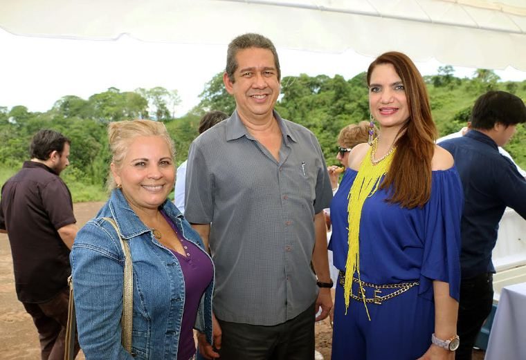 5. Maricarmen Pasmillo, Oscar Ríos y Janette Rivera.  