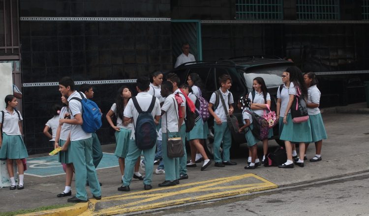 Padres temen que aumente la mensualidad de sus hijos en los colegios particulares. /Foto Archivo