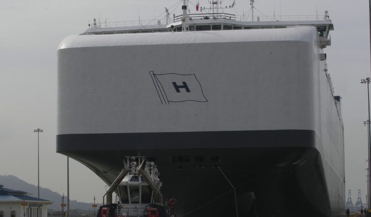 Es el portavehículos más grande del mundo. /Foto Víctor Arosemena